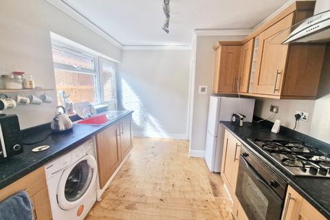 2 bedroom bungalow for sale, Hellendoorn Road, Canvey Island