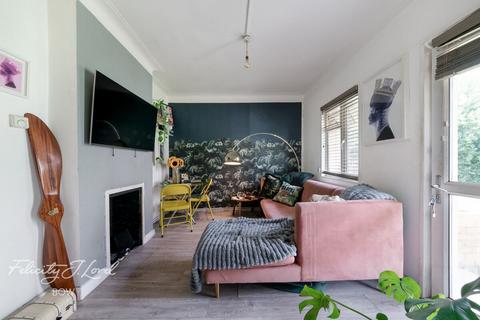 Rennie Cottages, Pemell Close, London, E1