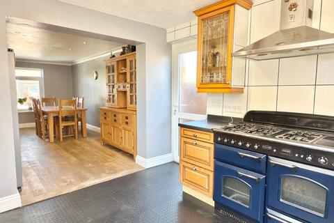 4 bedroom detached house for sale, Bricknell Avenue, Tewkesbury GL20