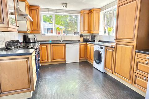 4 bedroom detached house for sale, Bricknell Avenue, Tewkesbury GL20