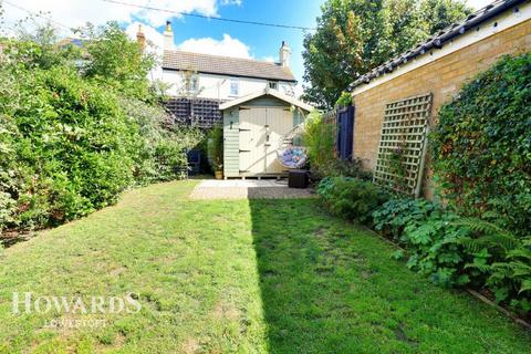 2 bedroom detached house for sale, Church Road, Kessingland