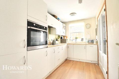 2 bedroom detached house for sale, Church Road, Kessingland