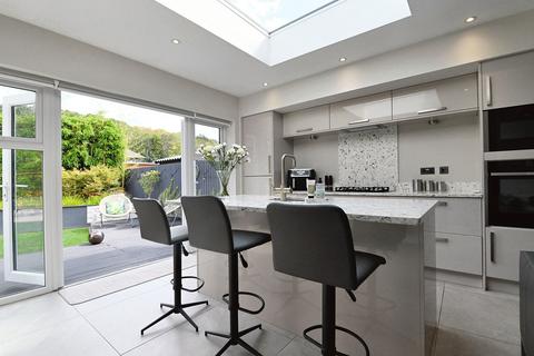 10 Isis Close, Salford, M7 3AQ