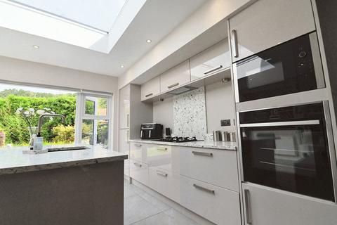 10 Isis Close, Salford, M7 3AQ