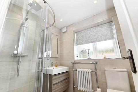 10 Isis Close, Salford, M7 3AQ