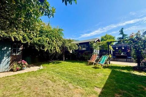 22 Holyrood Drive, Westcliff-on-sea, SS0 9XY