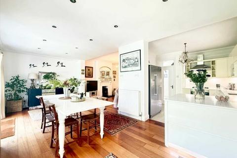 22 Holyrood Drive, Westcliff-on-sea, SS0 9XY