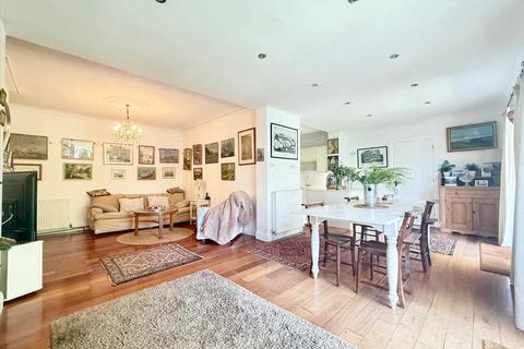22 Holyrood Drive, Westcliff-on-sea, SS0 9XY