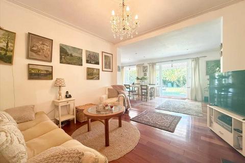 22 Holyrood Drive, Westcliff-on-sea, SS0 9XY