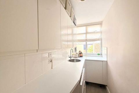 22 Holyrood Drive, Westcliff-on-sea, SS0 9XY