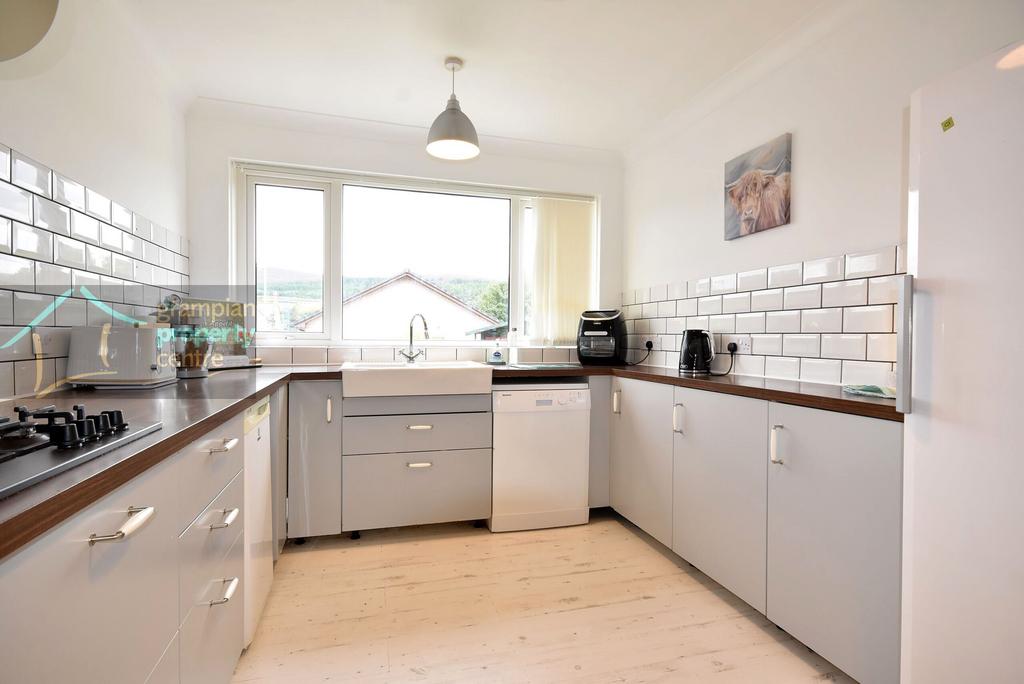 Kitchen 2 .JPG