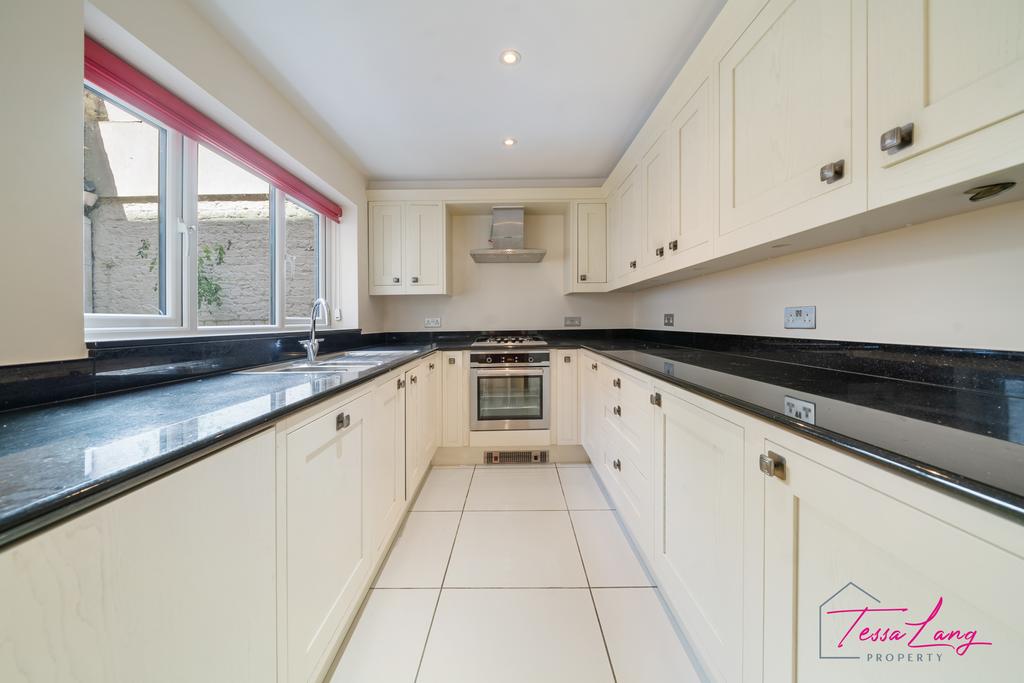Fitted kitchen