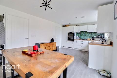 undefined, Field Avenue, Saxilby