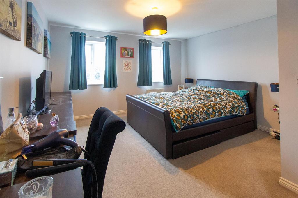 66 Cedar Av - Bedroom-4.jpg