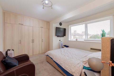undefined, Grove Close, Slough SL1