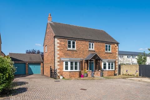 6 Hatwell Row, Carterton, OX18 3HG