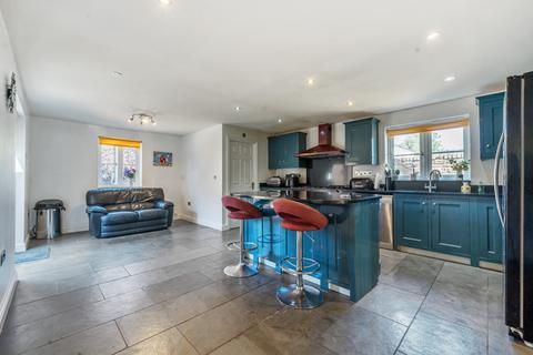 6 Hatwell Row, Carterton, OX18 3HG