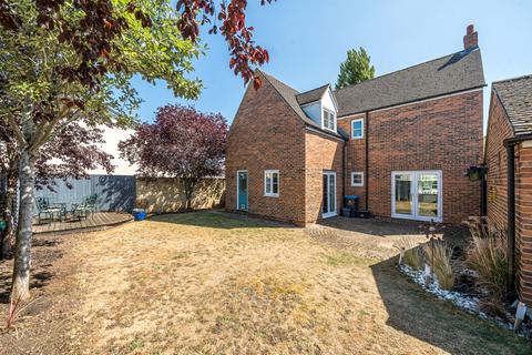 6 Hatwell Row, Carterton, OX18 3HG