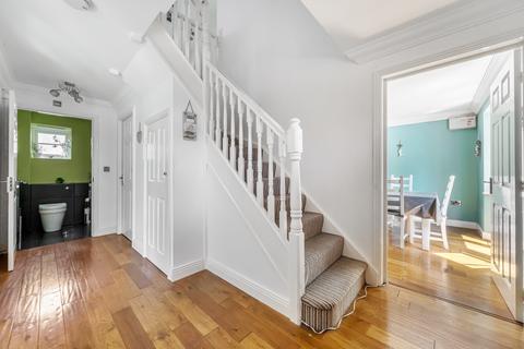 6 Hatwell Row, Carterton, OX18 3HG