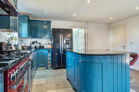 6 Hatwell Row, Carterton, OX18 3HG