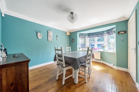 6 Hatwell Row, Carterton, OX18 3HG