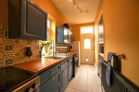 87 Cross Lane, Bradford, BD7 3LB
