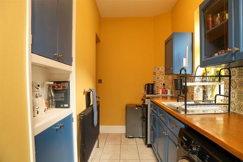 87 Cross Lane, Bradford, BD7 3LB