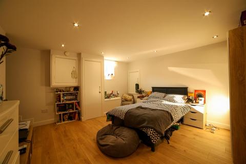 87 Cross Lane, Bradford, BD7 3LB