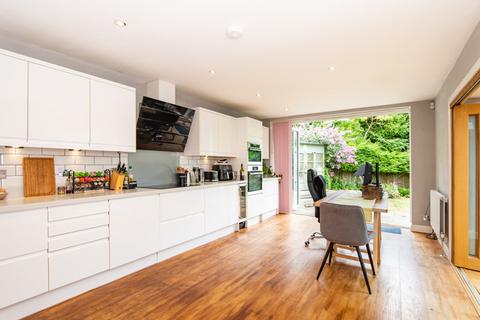 4 bedroom chalet for sale, Edward Close, Hove BN3
