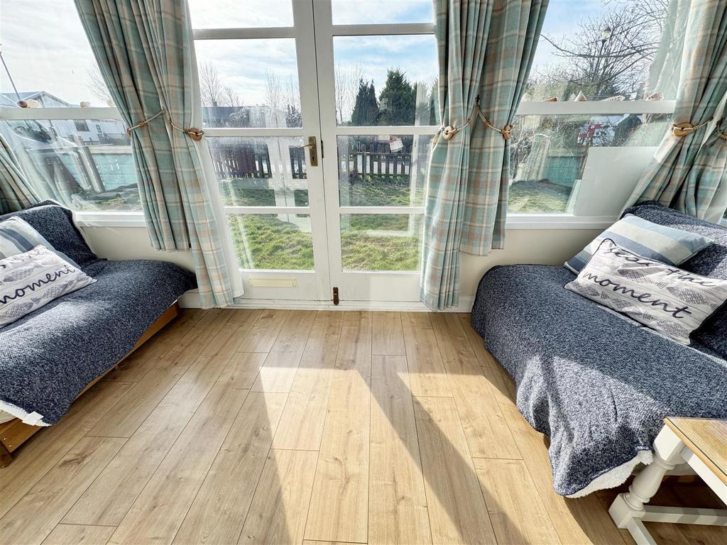 Entrance/sun room