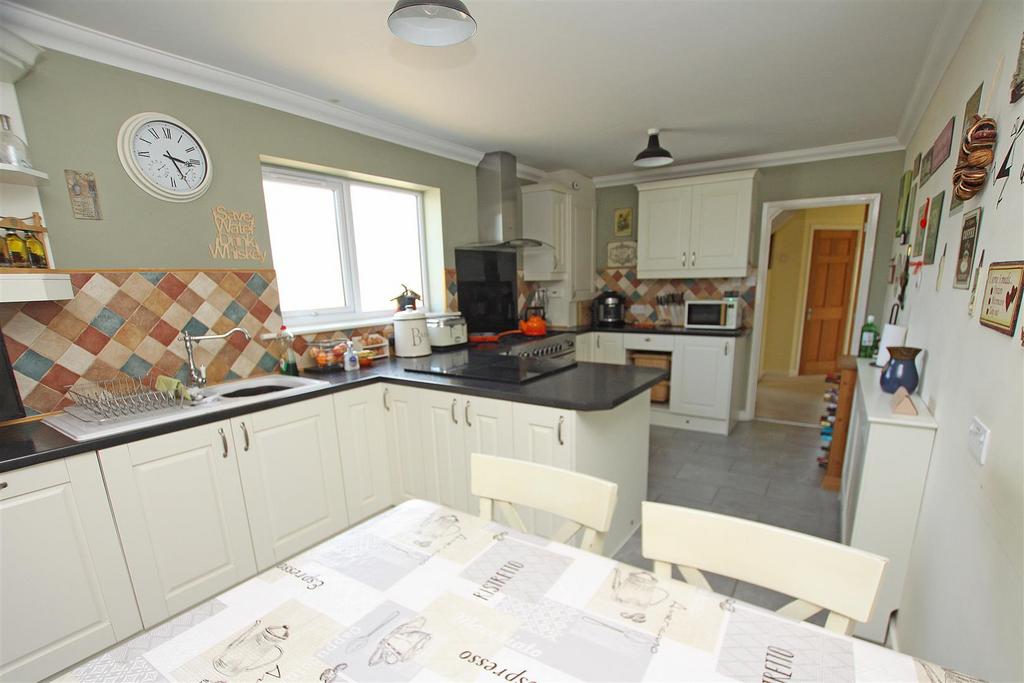Kitchen c.jpg
