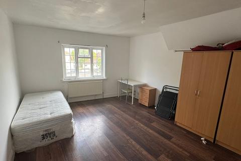 undefined, Hewett Road, Dagenham, RM8