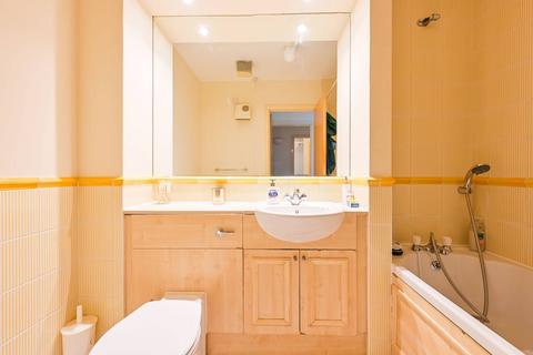2 bedroom flat for sale, Observatory Mews, E14, Canary Wharf, London, E14