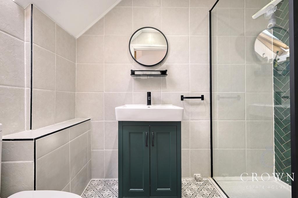 En-Suite to Master Bedroom