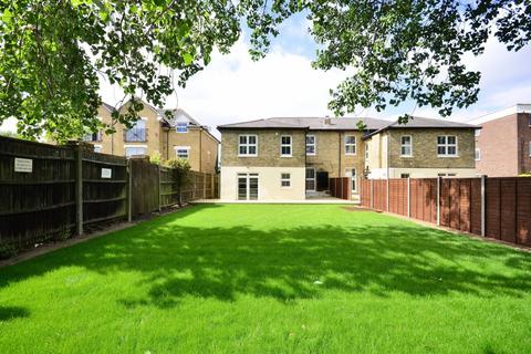5 bedroom semi-detached house to rent, Alexandra Grove, North Finchley, London, N12