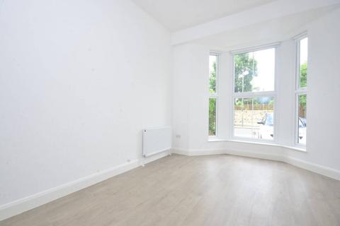 5 bedroom semi-detached house to rent, Alexandra Grove, North Finchley, London, N12