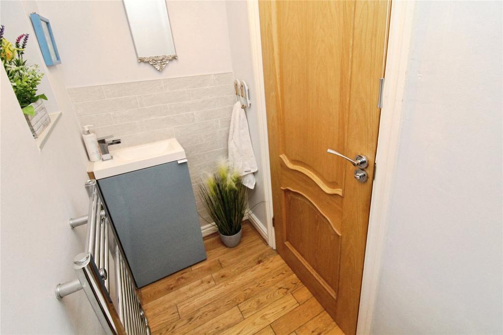 Cloakroom/Wc