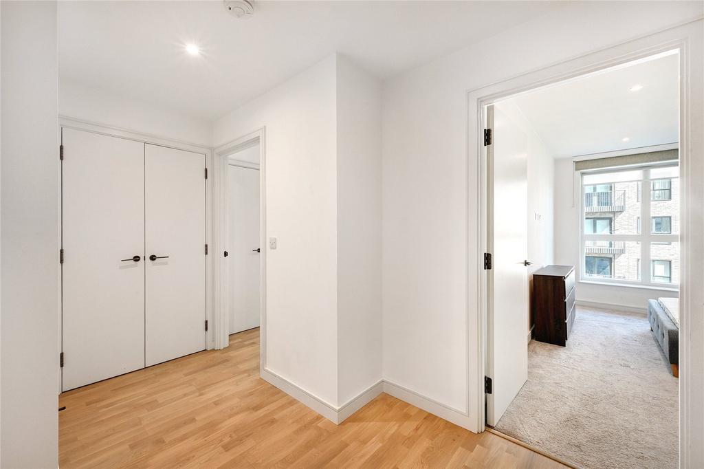 Apartment in Southall - More