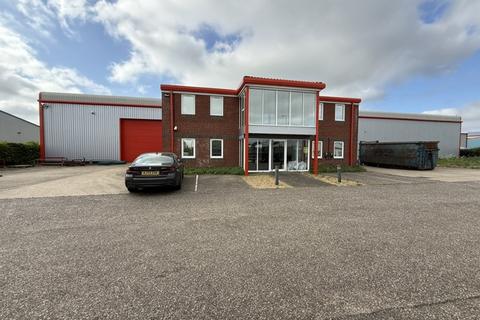 Industrial unit to rent - 15 Maurice Gaymer Road, Attleborough, Norfolk, NR17 2QZ