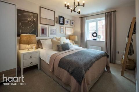 3 bedroom semi-detached house for sale, St Michaels Park, Northampton