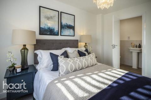 3 bedroom semi-detached house for sale, St Michaels Park, Northampton