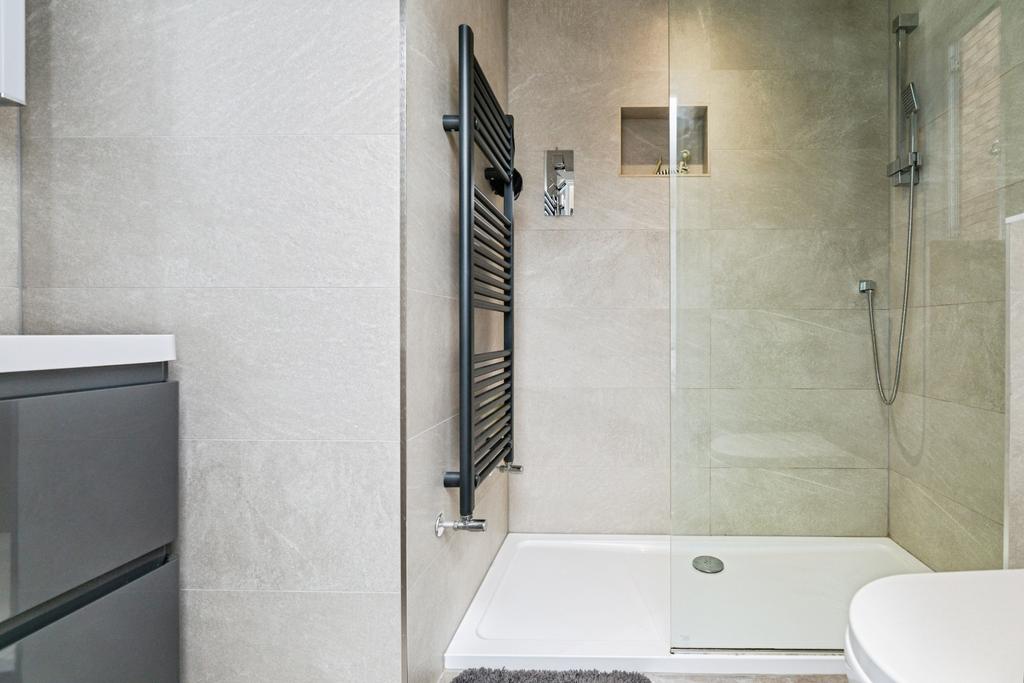 Pbox-bathroom-321687.jpg