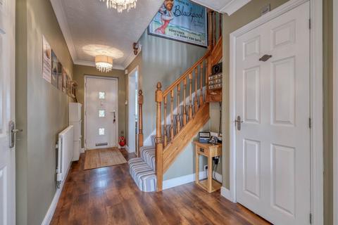 80 Hoveton Close, Redditch, B98 7HW