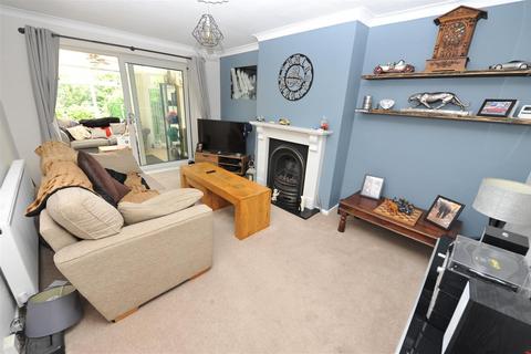 24 Simpson Grove, Bradford, BD10 9SD