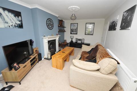 24 Simpson Grove, Bradford, BD10 9SD