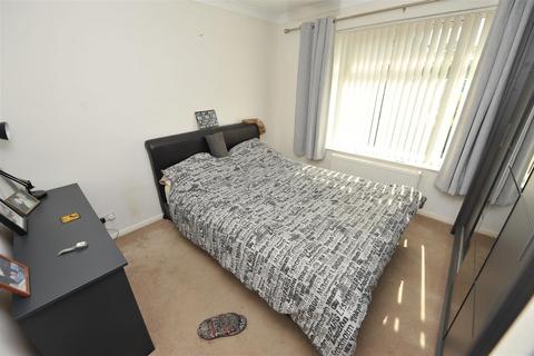 24 Simpson Grove, Bradford, BD10 9SD