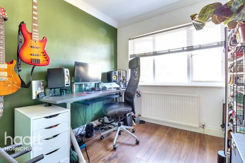 55 Dury Falls Close, Hornchurch, RM11 3AX