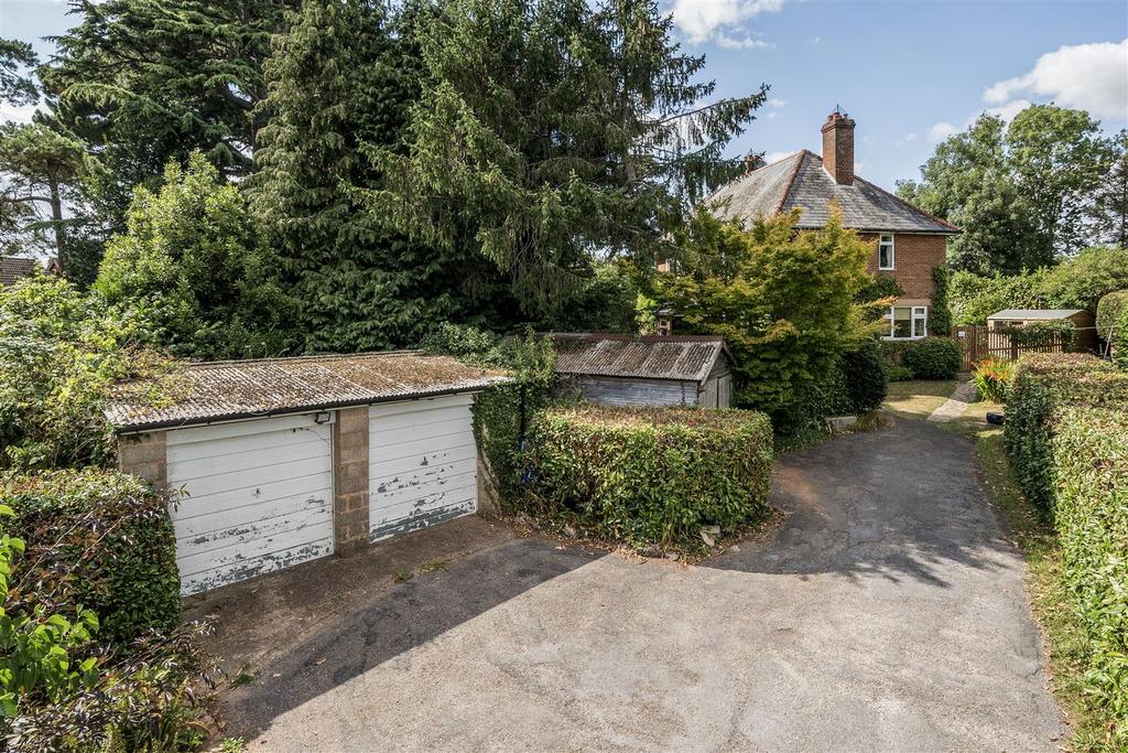 Drive & Garages