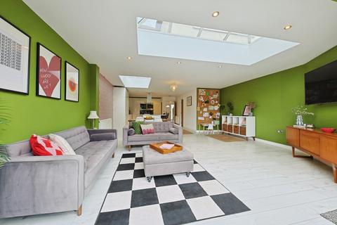 4 bedroom semi-detached house for sale, Beverley Road, Anlaby, HU10 7AH