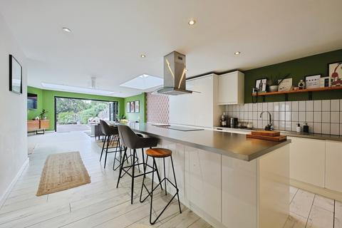 4 bedroom semi-detached house for sale, Beverley Road, Anlaby, HU10 7AH